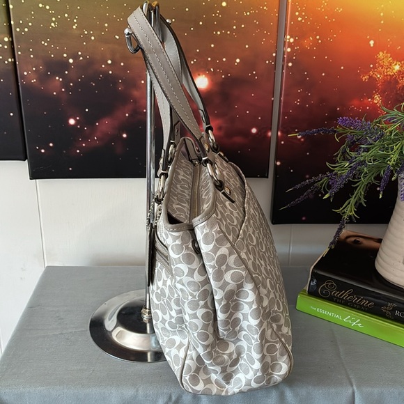 Coach Chelsea Bias Signature Tote - Picture 8 of 11